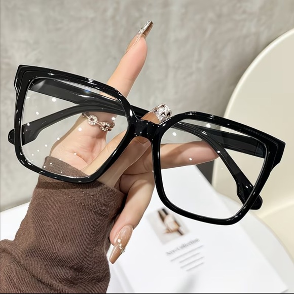 Stylish Non-Rx Glasses 🤓 - Picture 6 of 6